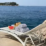 Charming Seafront Stay At Villa Mara