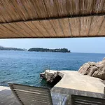 Charming Seafront Stay At Villa Mara